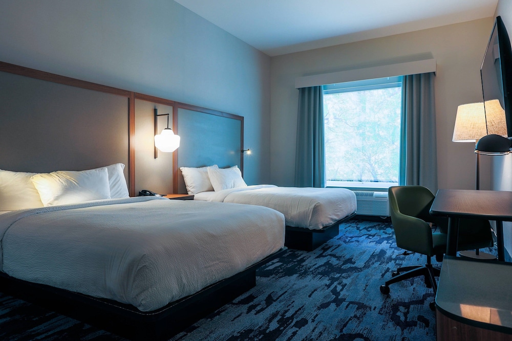 Fairfield Inn & Suites by Marriott Marquette - photo 9