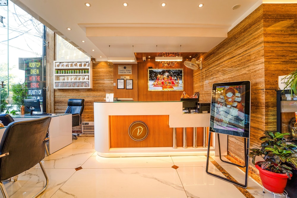 Hotel The Grand Dewan in Riasi, India