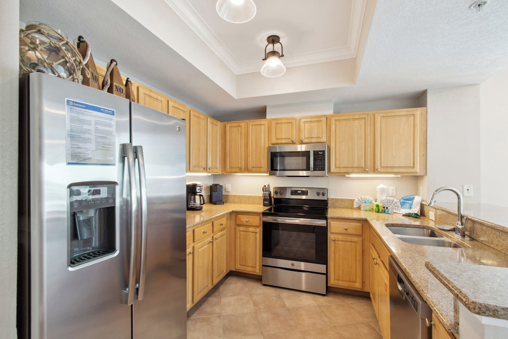 Crystal Tower Comfort Condos by Hosteeva - photo 40