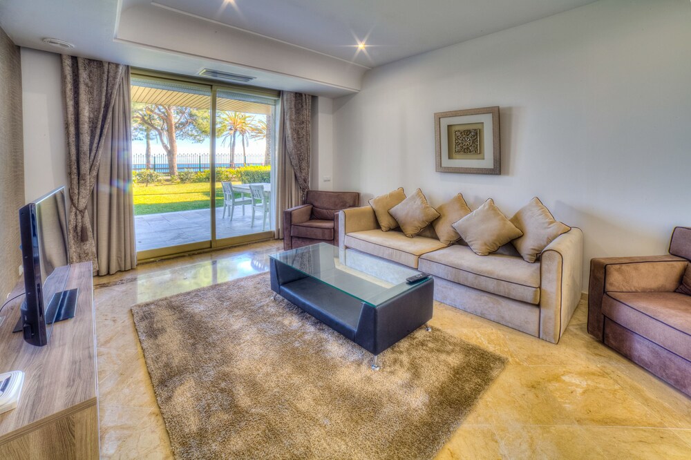 Banus Beach Apartments — 4-Star Luxury Hotel in Marbella, Spain