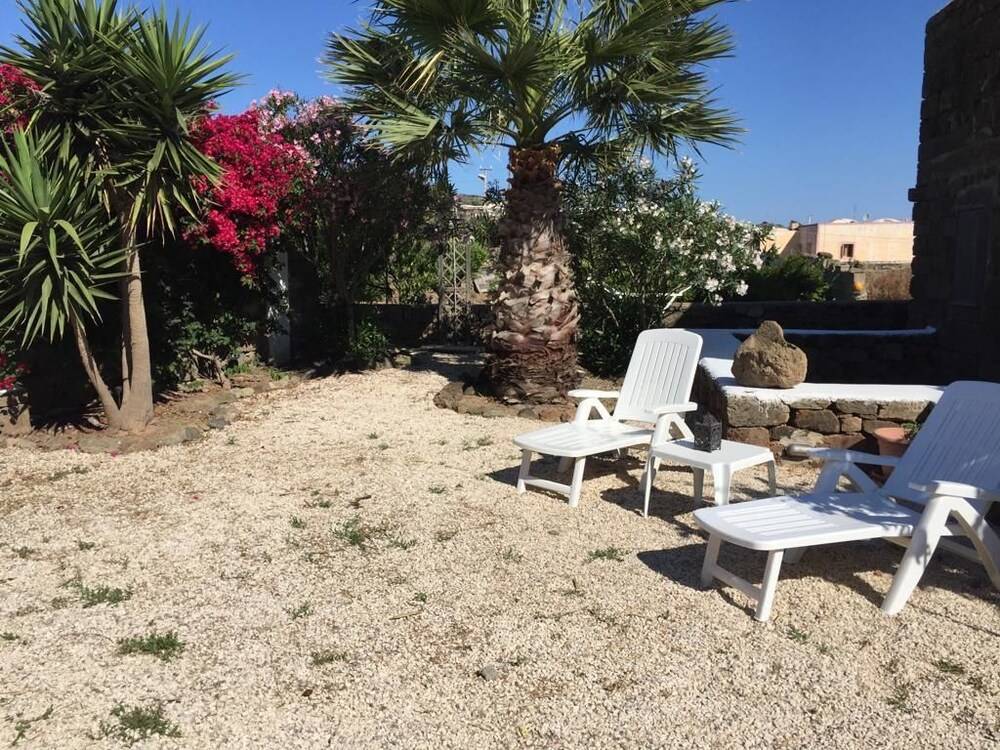 I Dammusi Zaffiro e Ambra in Pantelleria, Italy