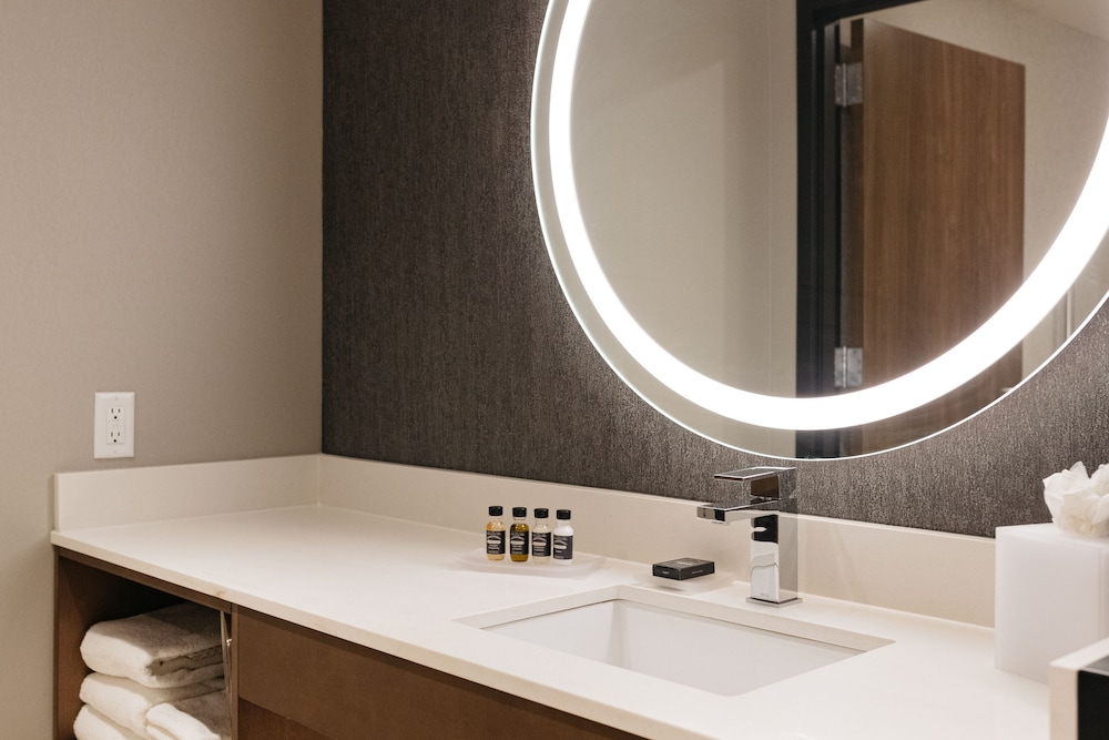 Revel Hotel Des Moines Urbandale Tapestry Collection by Hilton - photo 91