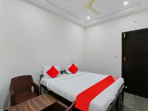 Hotel O Manjushree Boarding & Lodging nearby Dr.BR Ambedkar Stadium Basveshwar nagar in Bengaluru, India