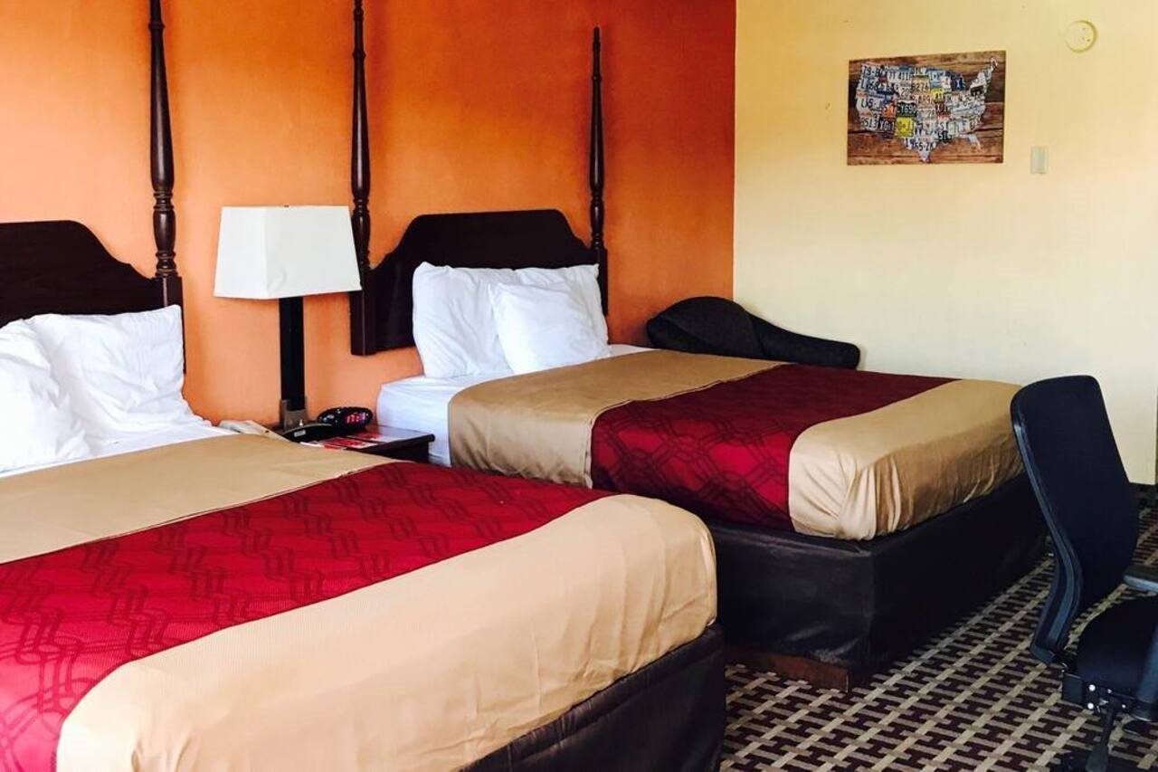 Milan Inn & Suites - photo 7