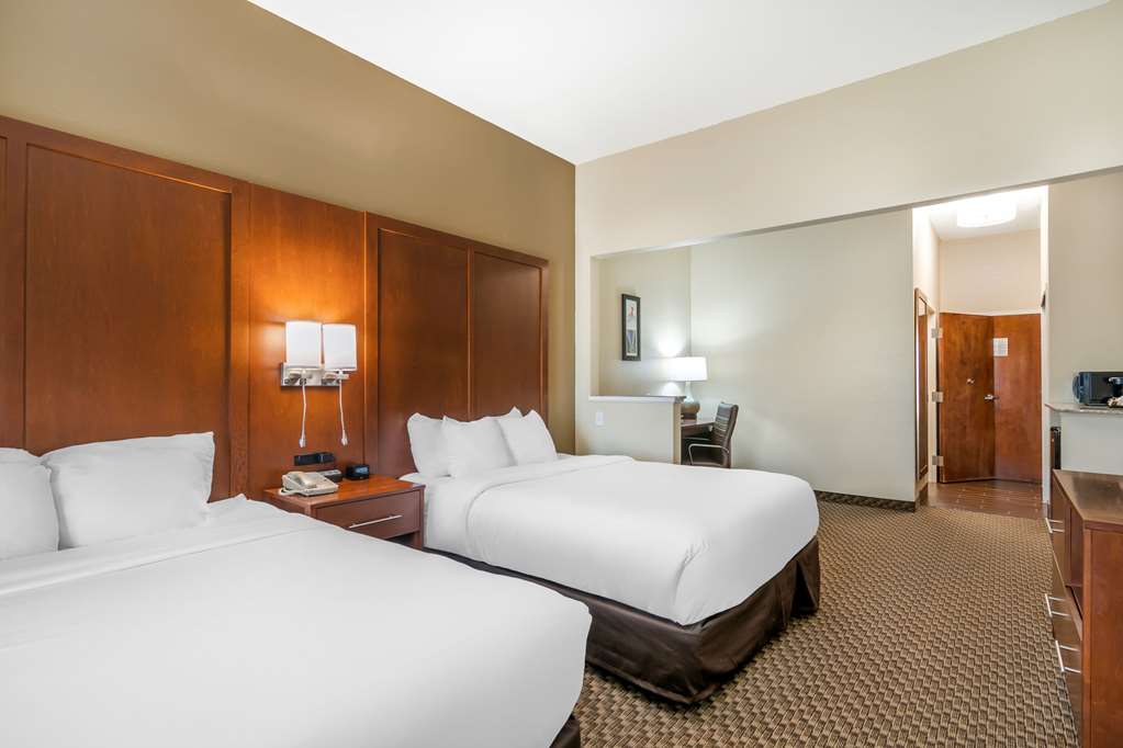 Comfort Suites Jefferson City - photo 38