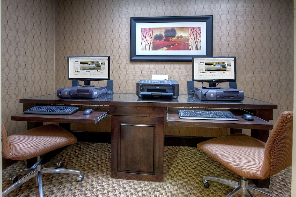 Hampton Inn Russellville - photo 51