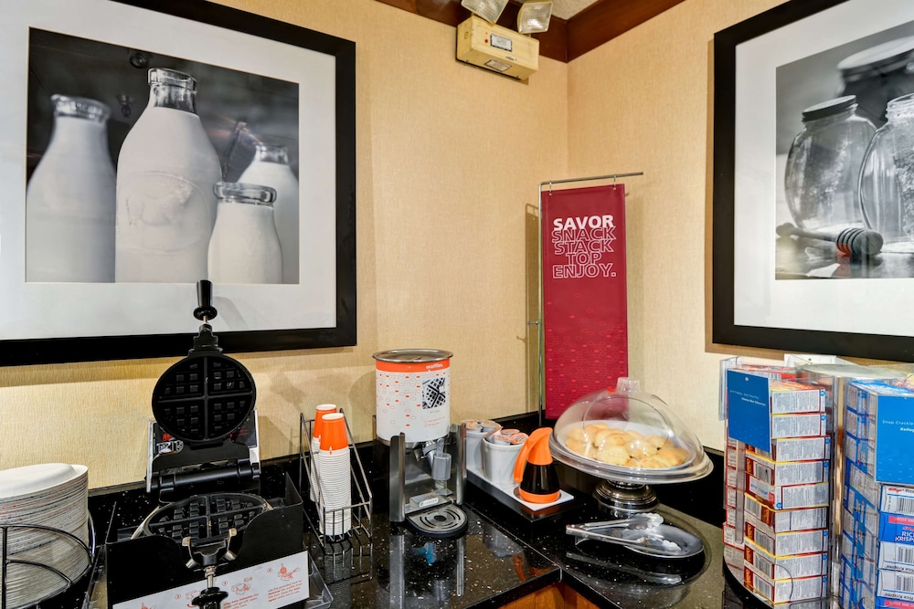 Hampton Inn Memphis Poplar - photo 30
