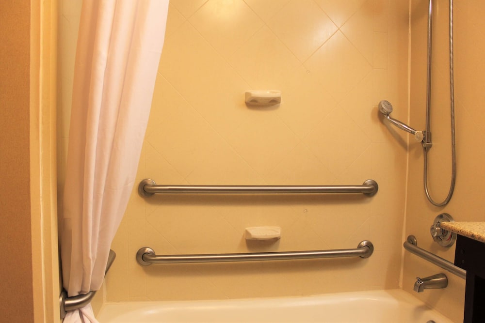 Hampton Inn Americus - photo 21