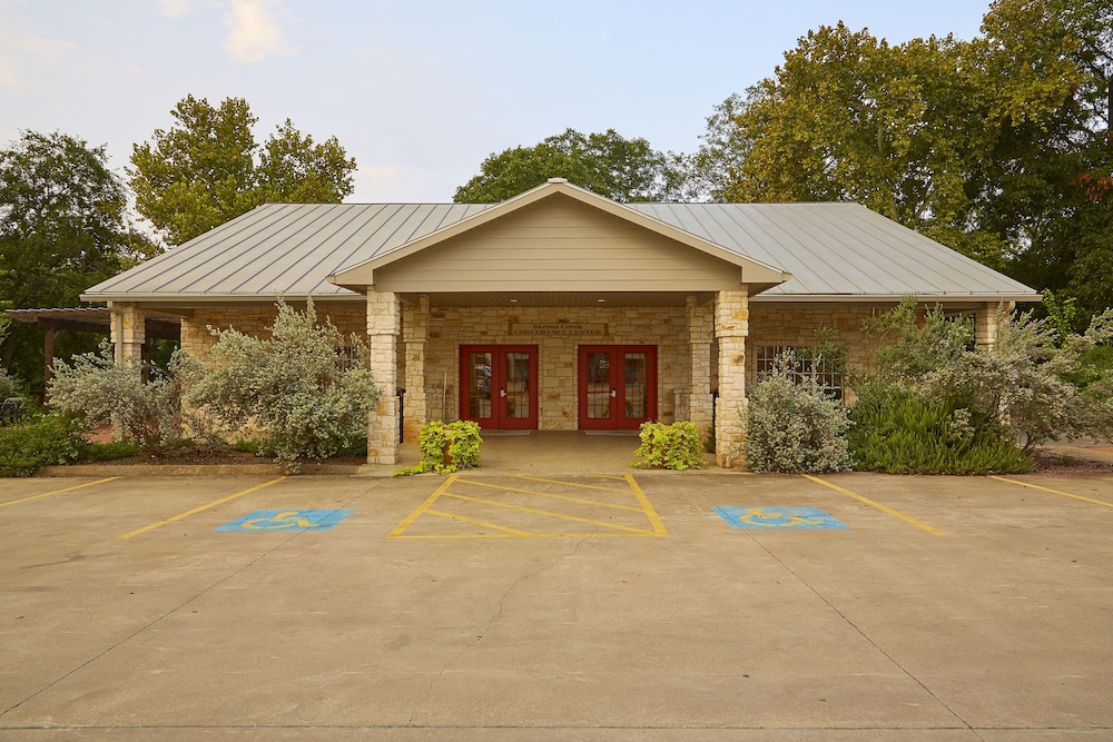 Fredericksburg Inn & Suites - photo 47