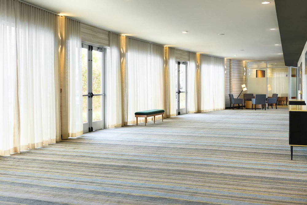 Holiday Inn & Suites Oakland Airport by IHG - photo 62
