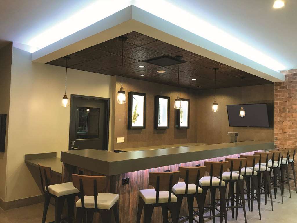 La Quinta Inn & Suites by Wyndham New Orleans Downtown - photo 55