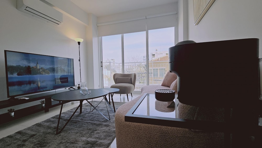 104 NIC 102 Stay Cosmo City Suite