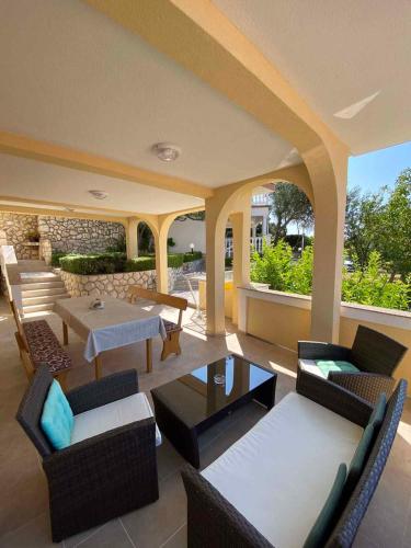 Kampor Apartment 9 — 4-Star Luxury Hotel in Kampor, Croatia
