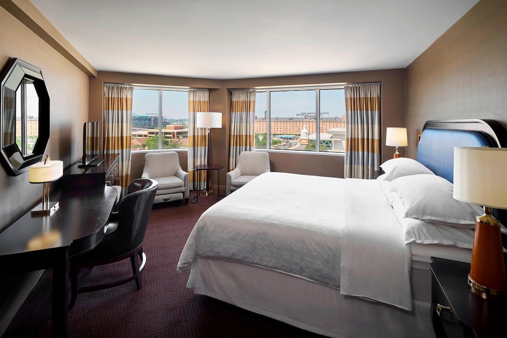 Sheraton Inner Harbor - photo 6
