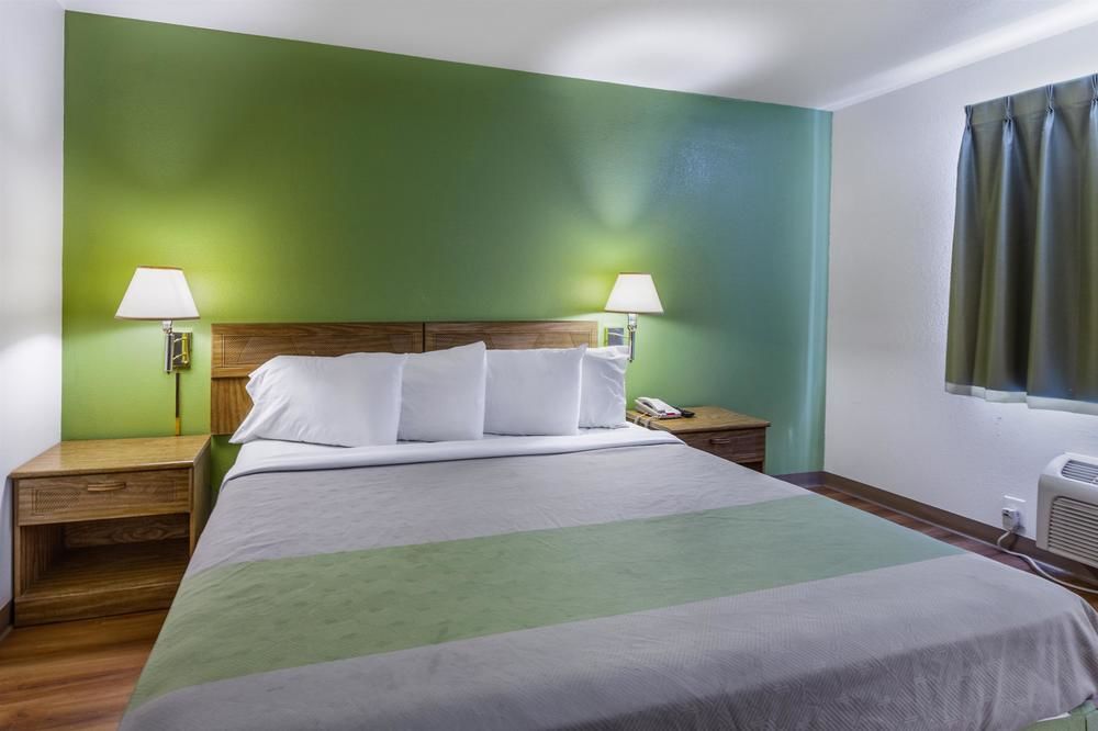 Motel 6 - photo 35