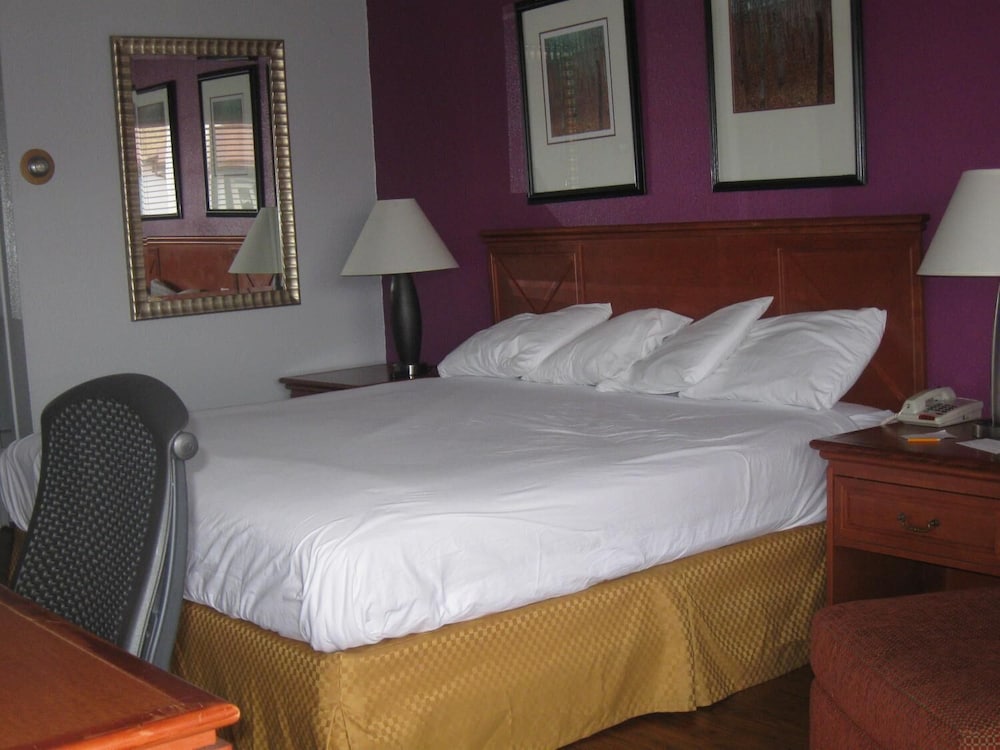 Santa Fe Inn Pueblo - photo 9