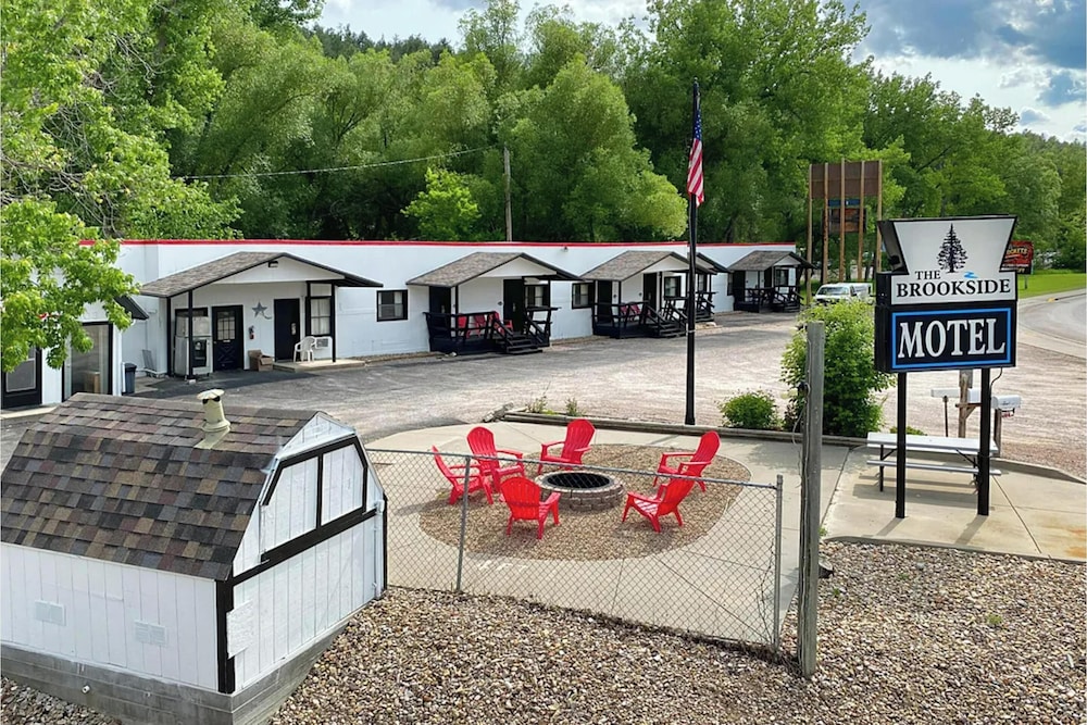 The Brookside Motel Keystone Near Mt Rushmore - carbon neutral hotel in Keystone