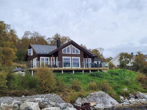 Hytte ved sjøen - last minute hotel in Unknown City