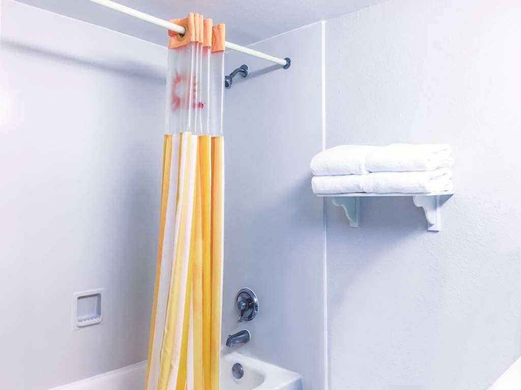 La Quinta Inn by Wyndham Moline Airport - photo 17