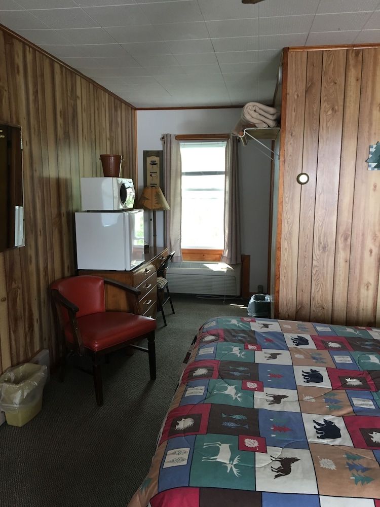 Superior Motel & Suites - photo 15