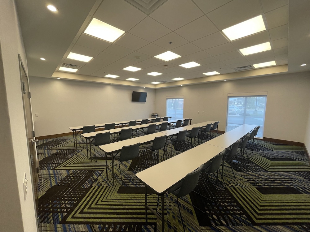Holiday Inn Express & Suites Dayton East Beavercreek by IHG - photo 27