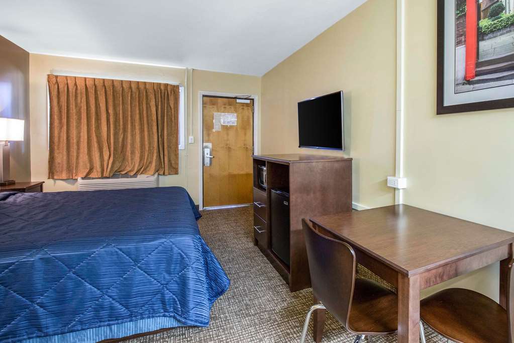 Rodeway Inn Lyons La Grange - photo 12