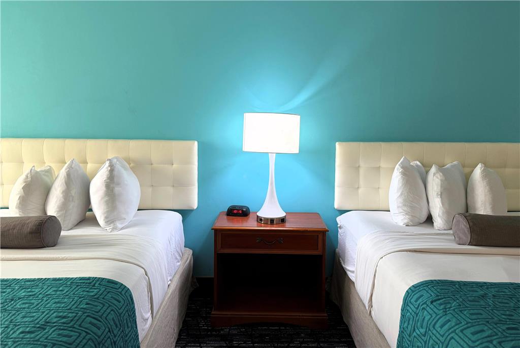 Howard Johnson by Wyndham Evansville East - photo 17