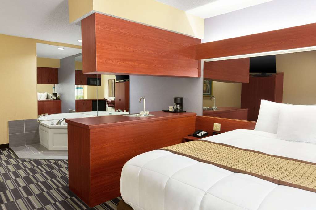 Microtel Inn & Suites by Wyndham Thomasville High Point Lexi - photo 30