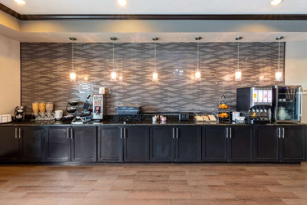 La Quinta Inn & Suites by Wyndham Fort Worth Lake Worth - photo 8