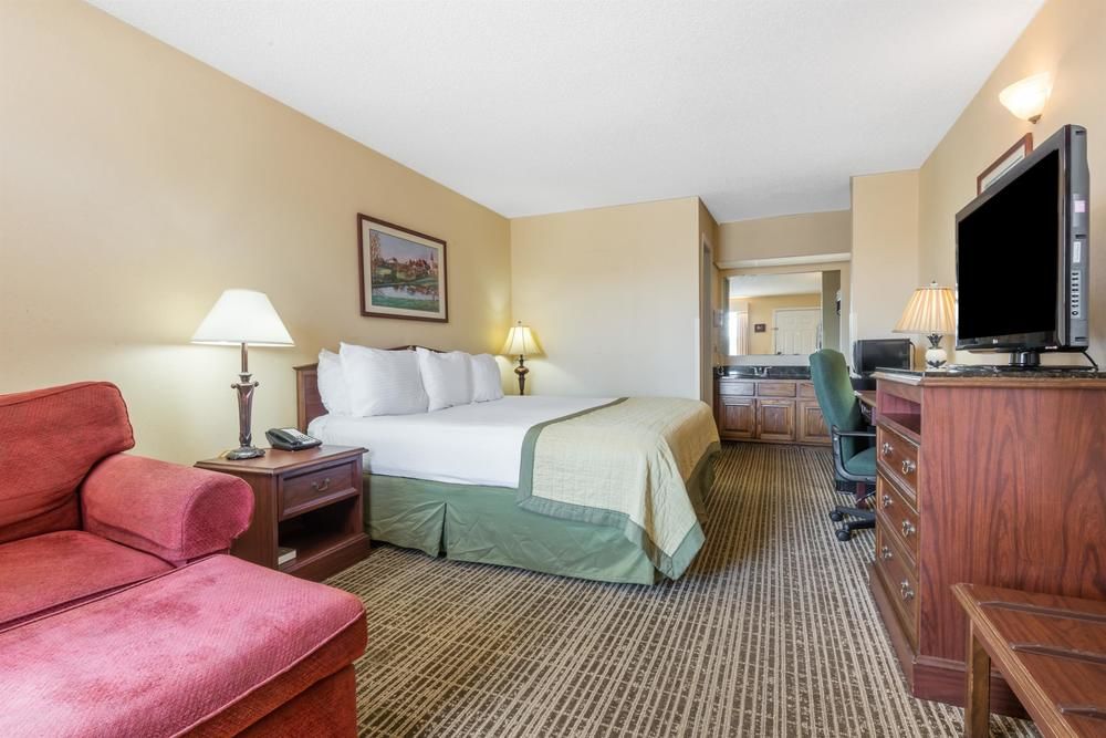 Baymont by Wyndham Greenville - photo 8