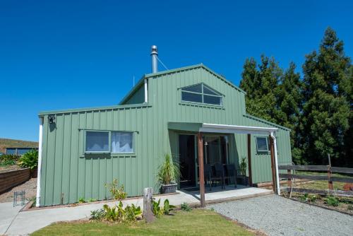 Hills Vista Lodge — 4-Star Luxury Hotel in Matamata, New Zealand