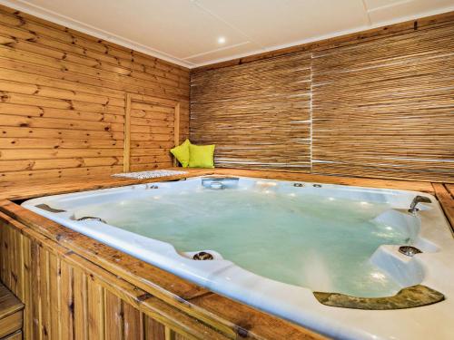 1 Bed in Shrewsbury 73521 - carbon neutral hotel in Ford