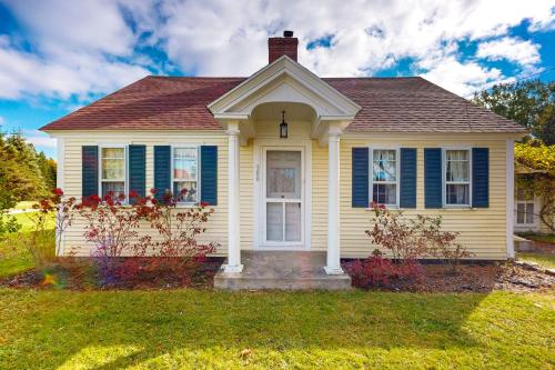 Betty s Coastal Cape in Hancock, United States