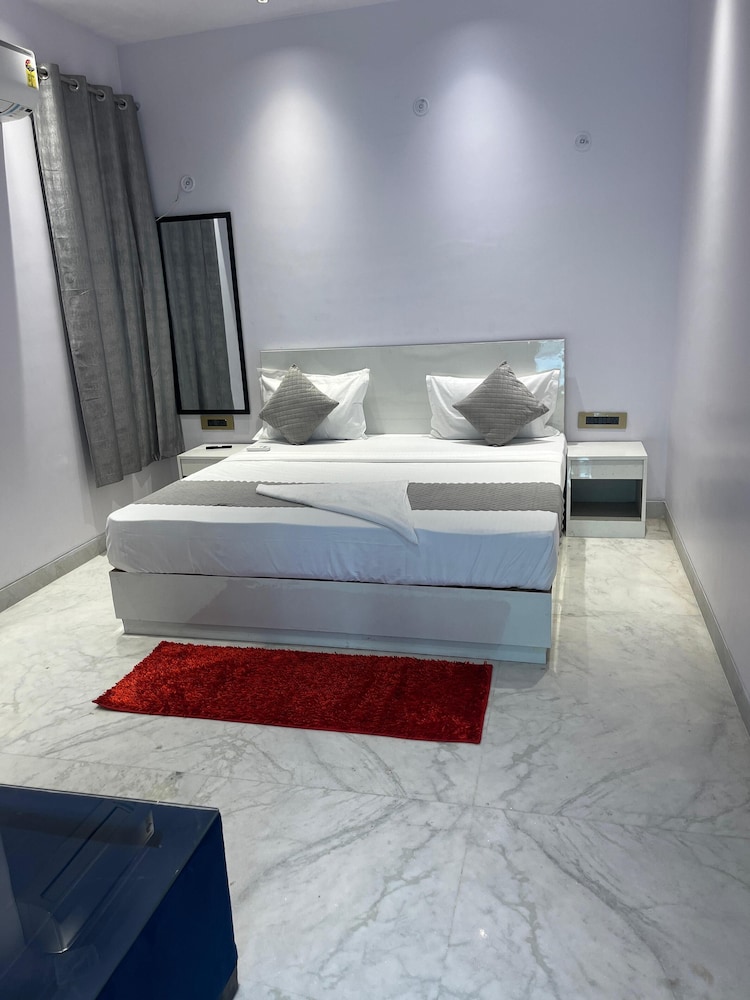 Hotel white House - last minute hotel in Noida