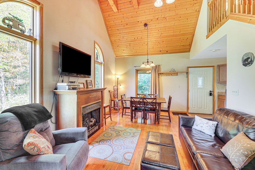 3 Mi to Snowshoe Resort Cabin with Hot Tub - photo 8