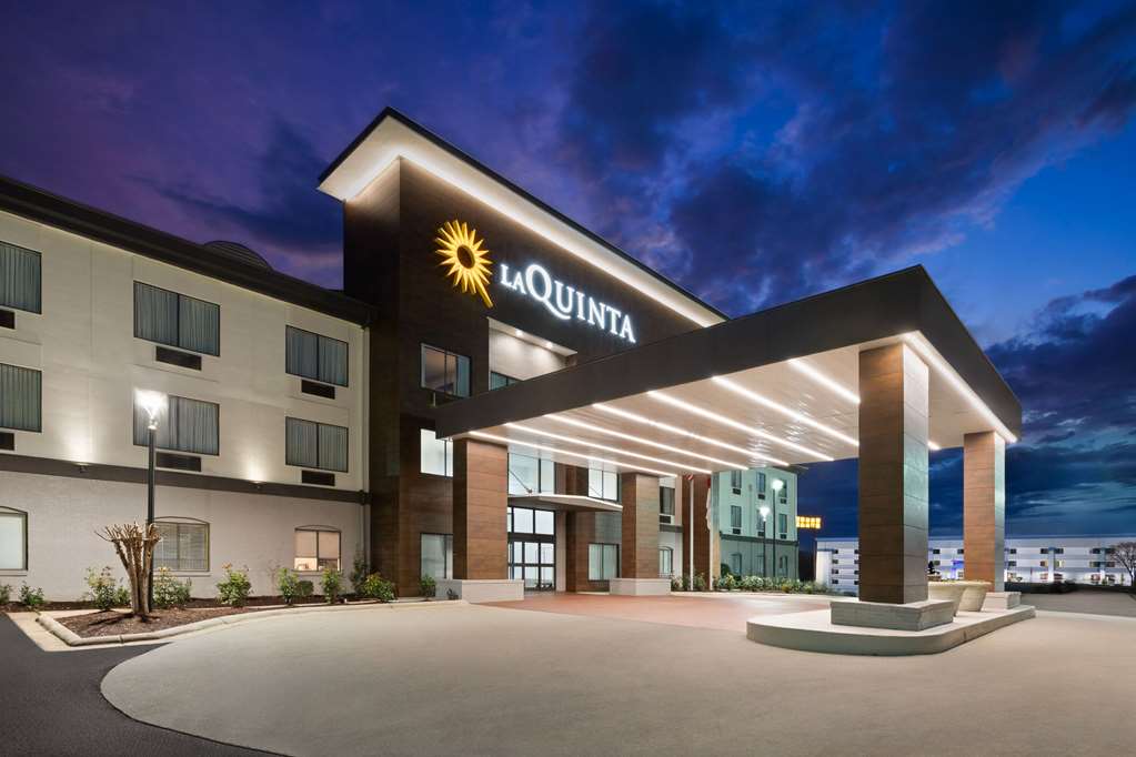 La Quinta Inn & Suites by Wyndham Meridian - photo 2