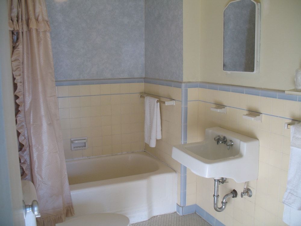 Great Basin Inn - photo 6