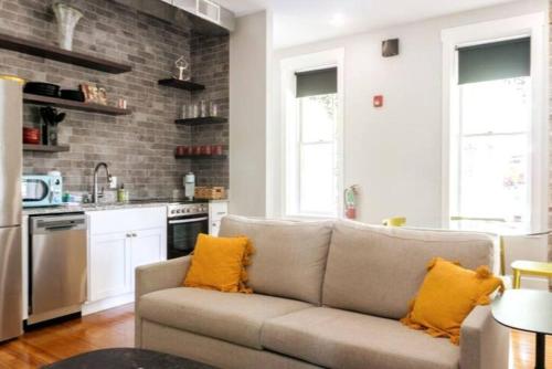 151 Spring Downtown Eureka Springs Suite D — 4-Star Luxury Hotel in Eureka Springs, United States