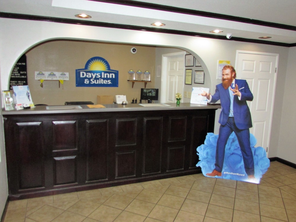 Days Inn & Suites by Wyndham Fort Valley - photo 4