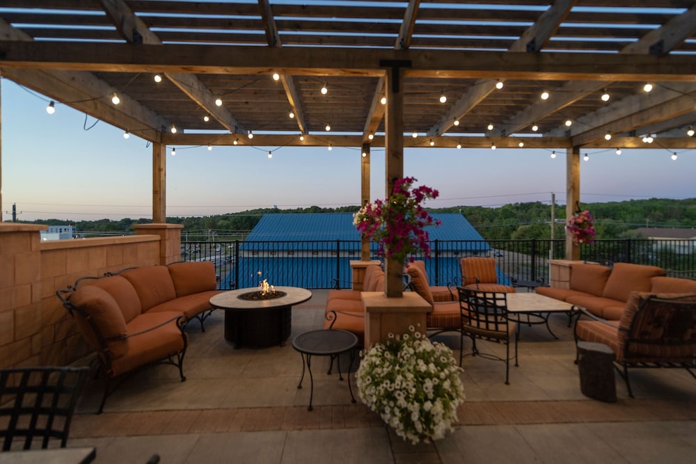 Staybridge Suites Marquette by IHG - photo 20