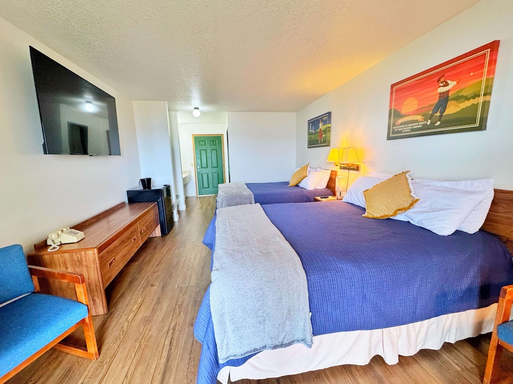 Beachcomber of Mackinaw - photo 18