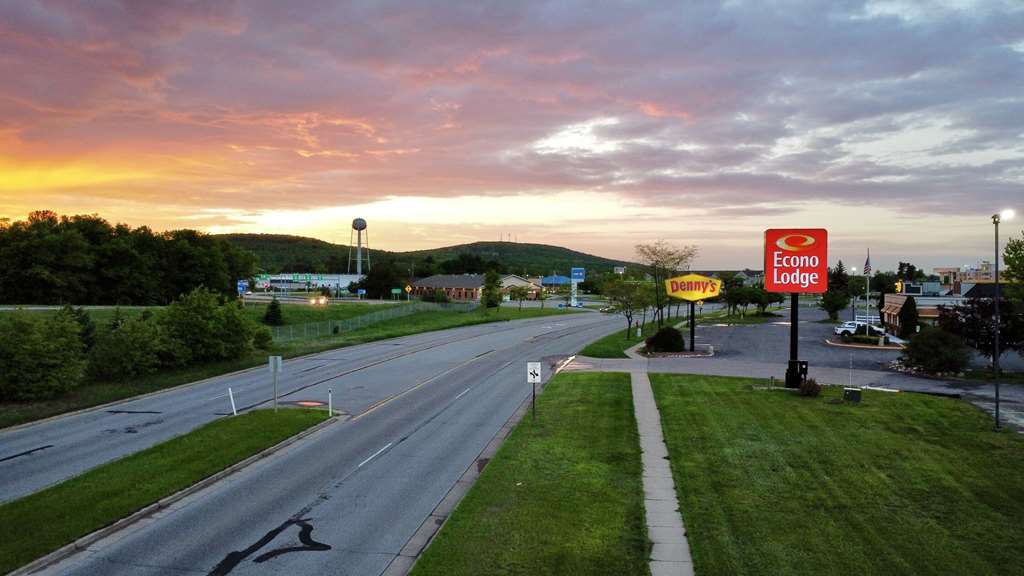 Econo Lodge Wausau Rothschild - photo 3