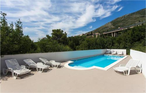 Two Bedroom Apartment In Cavtat — 4-Star Luxury Hotel in Cavtat, Croatia