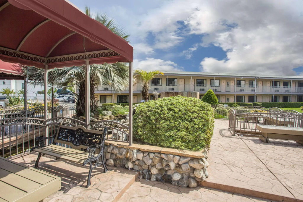 Knights Inn Pico Rivera - photo 16