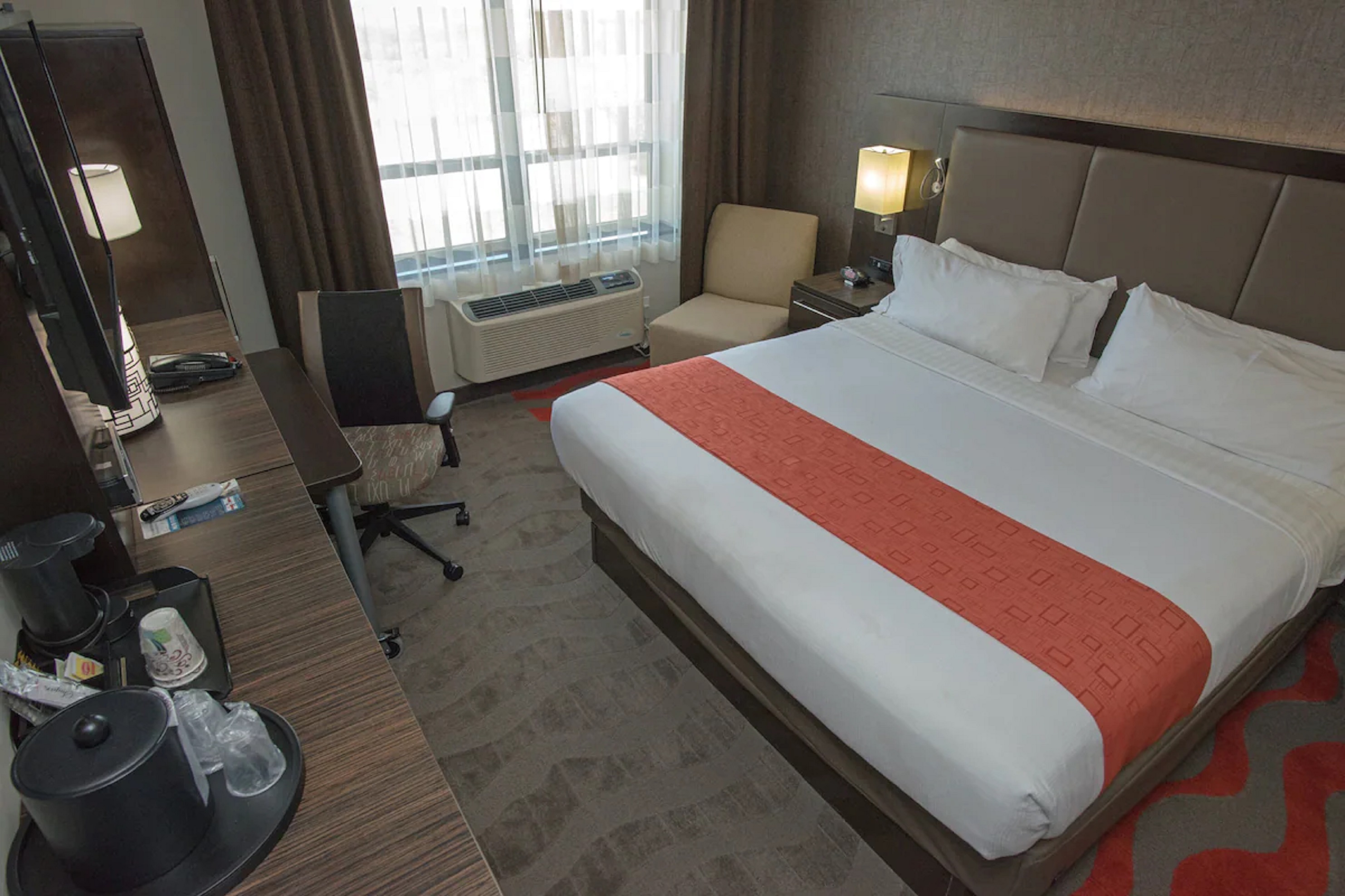 Holiday Inn New York JFK Airport Area - photo 22