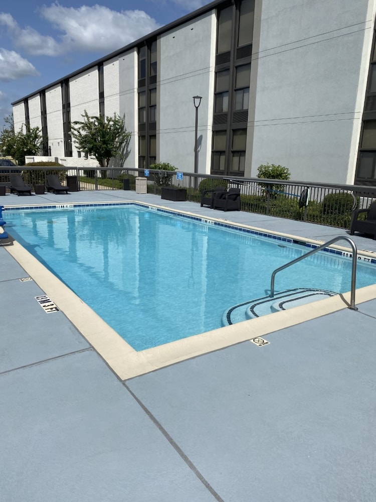 Hampton Inn Auburn - photo 21