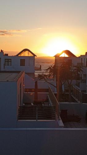Beachfront Penthouse with balcony and parking