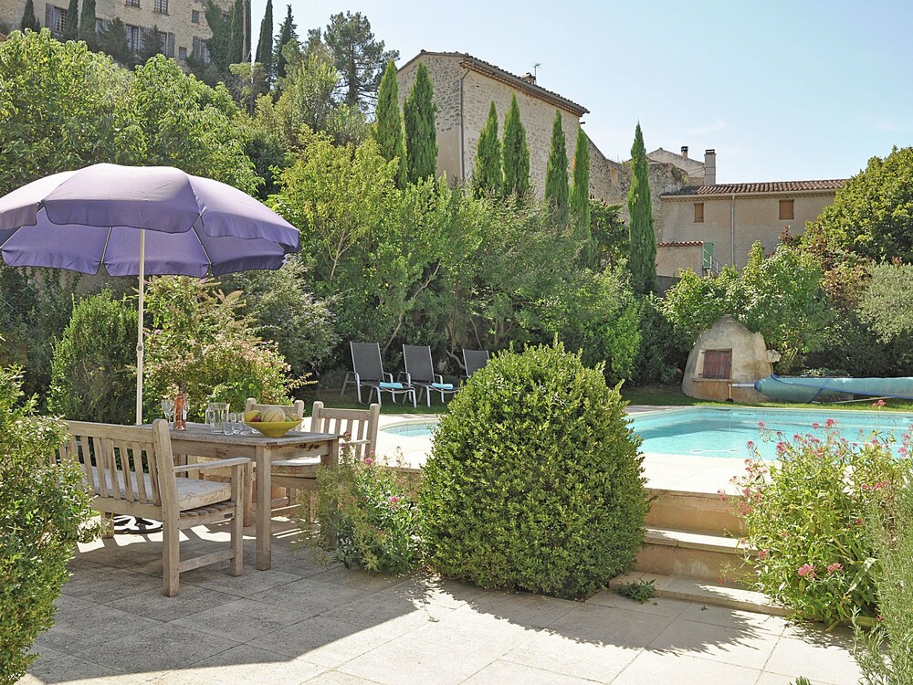 Mas With a Pool at the Foot of Mont Ventoux — hotel in Mormoiron