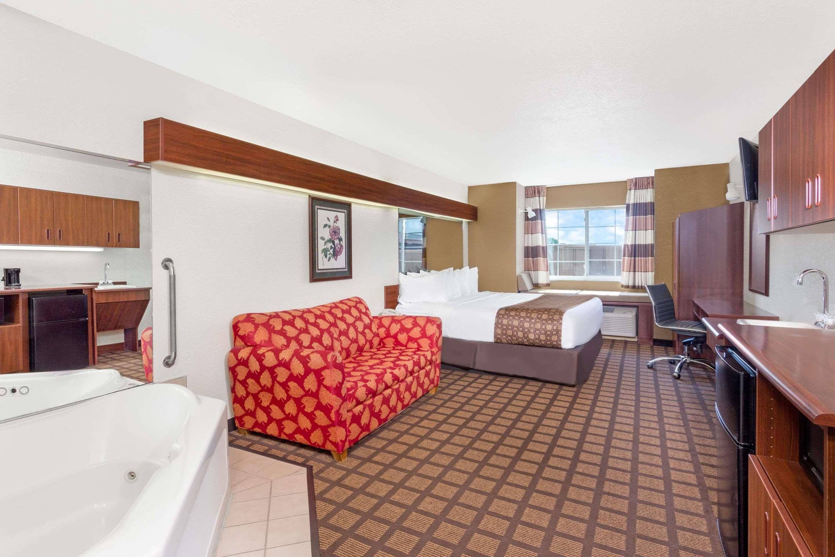 Microtel Inn and Suites by Wyndham Green Bay - photo 6