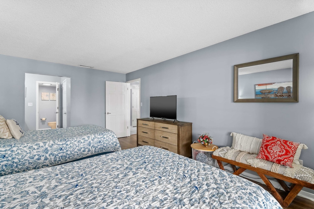 Lazy Lagoon by Avantstay Pool Resort Access - featured photo